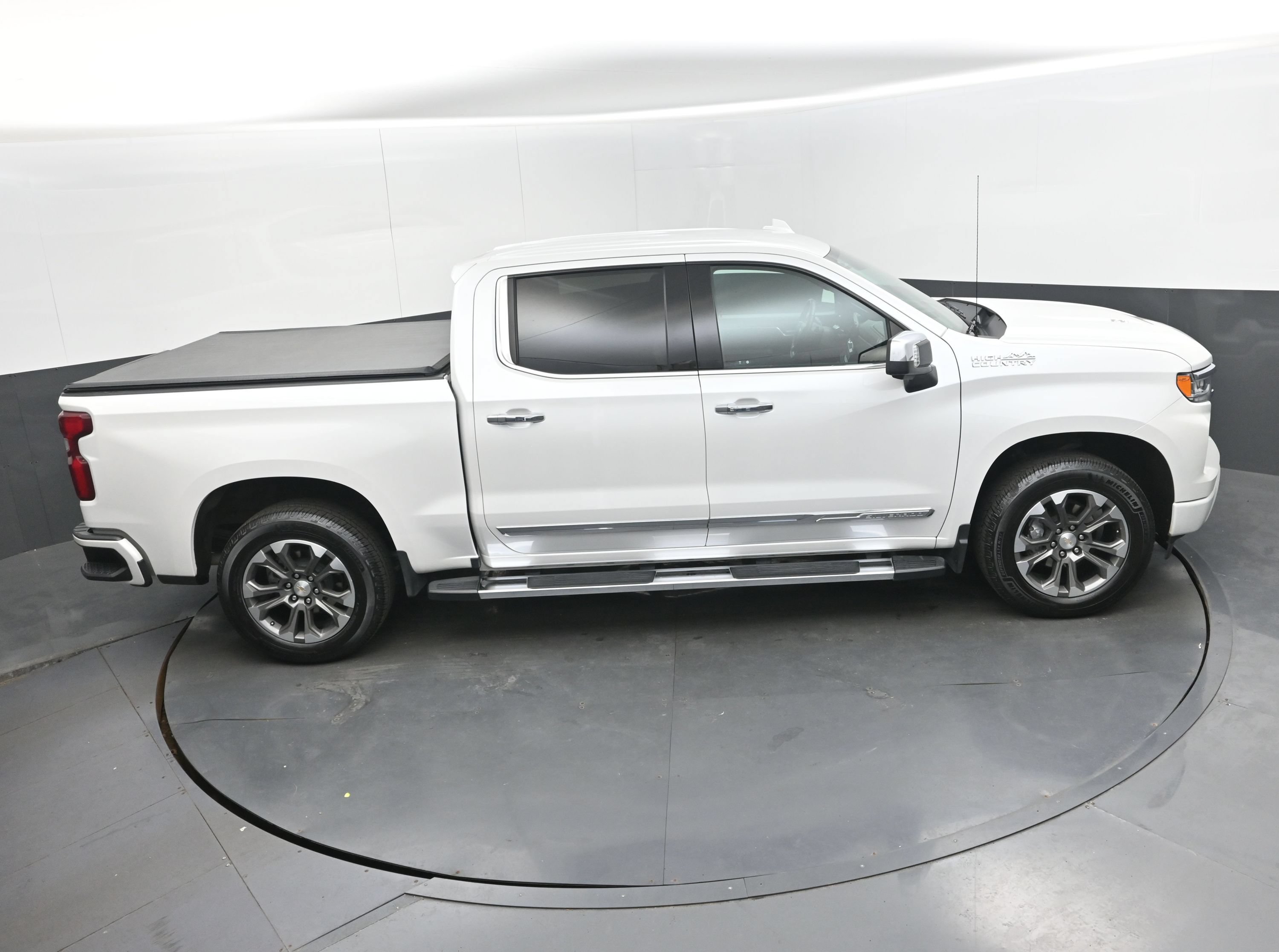 Used 2024 Chevrolet Silverado 1500 High Country w/ Z71 Off-Road Package AWD/4WD image 42