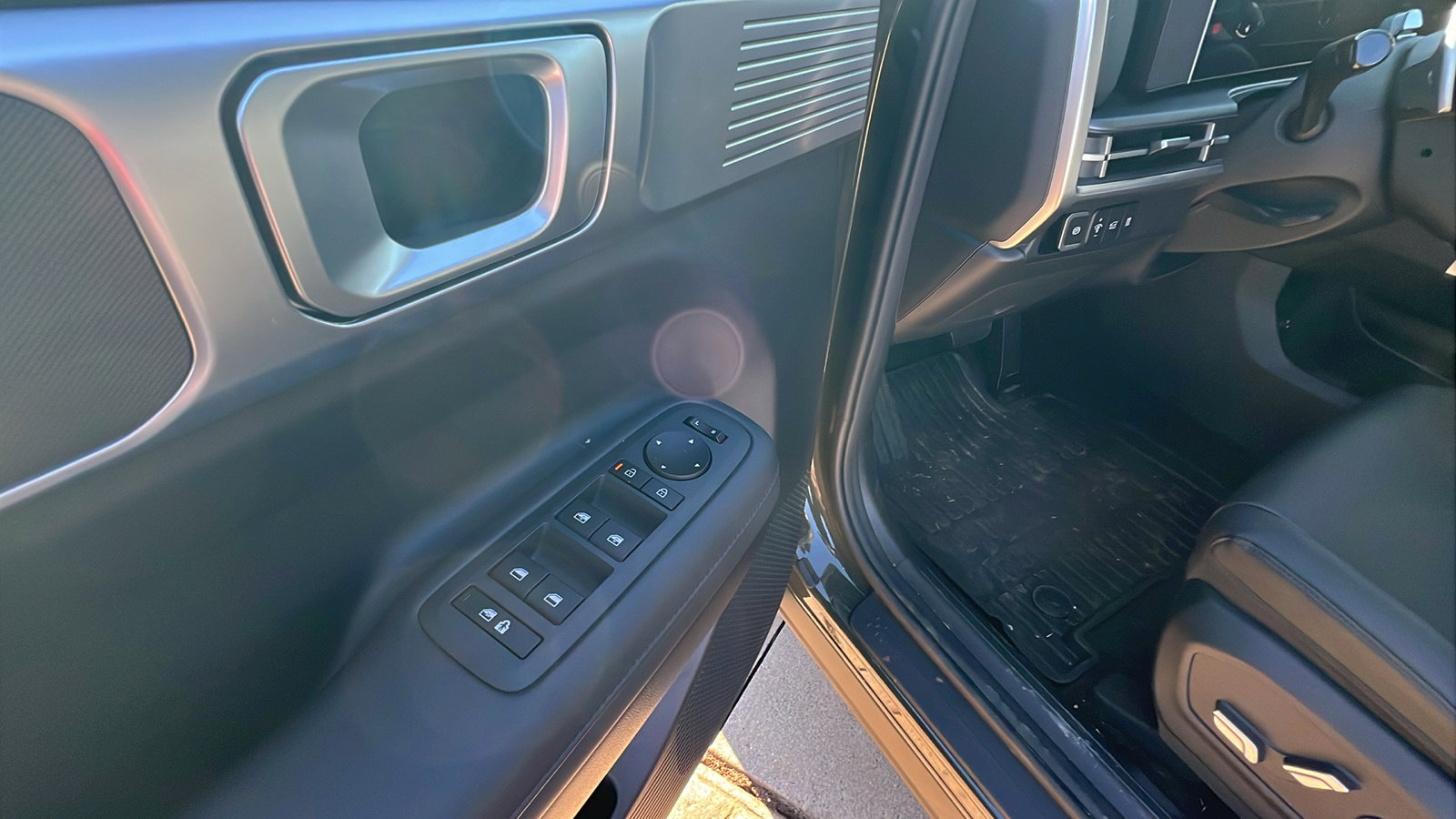 Used 2025 Hyundai Santa Fe SEL image 15