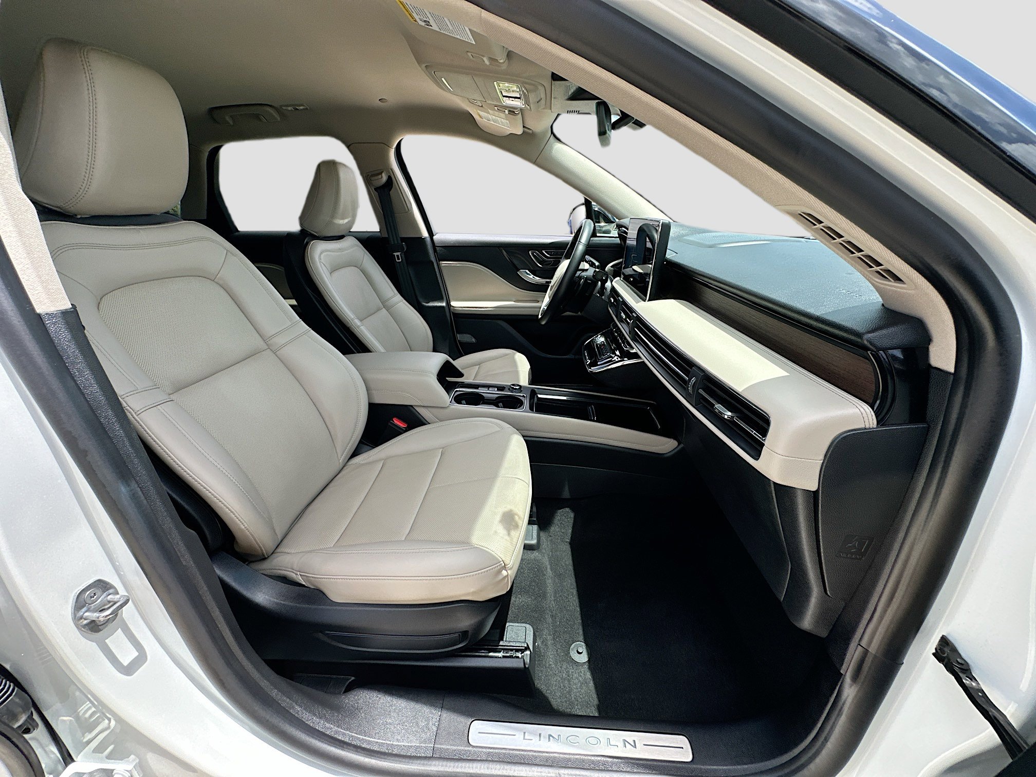 Used 2025 Lincoln Corsair Reserve FWD image 27