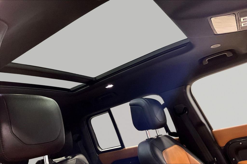 Used 2023 Land Rover Defender 130 X-Dynamic SE image 28