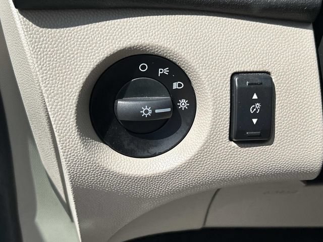 Used 2014 Ford Fiesta SE FWD image 30