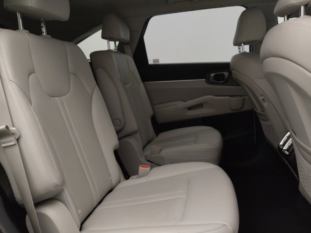 Used 2023 Kia Sorento EX w/ Panoramic Sunroof Package image 19