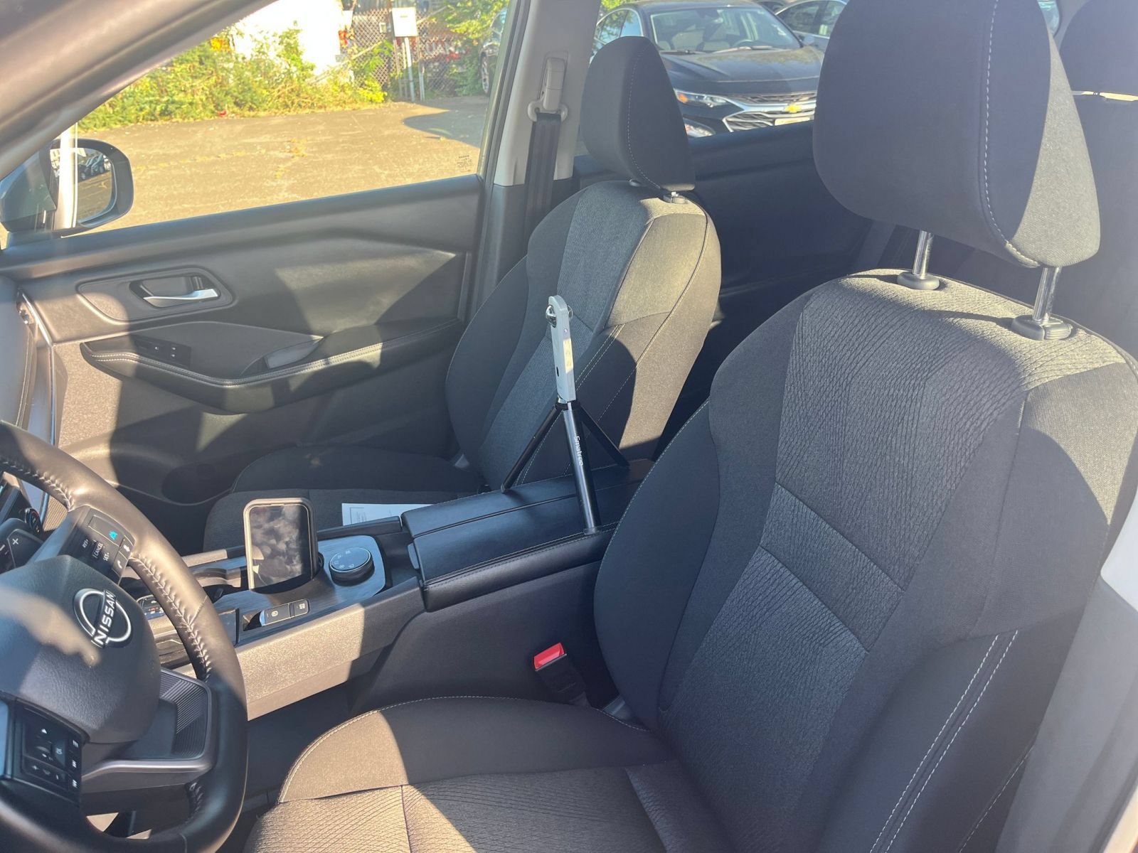 Used 2025 Nissan Rogue SV AWD/4WD image 31