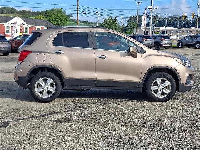 Used 2018 Chevrolet Trax LT w/ LT Convenience Package AWD/4WD image 8