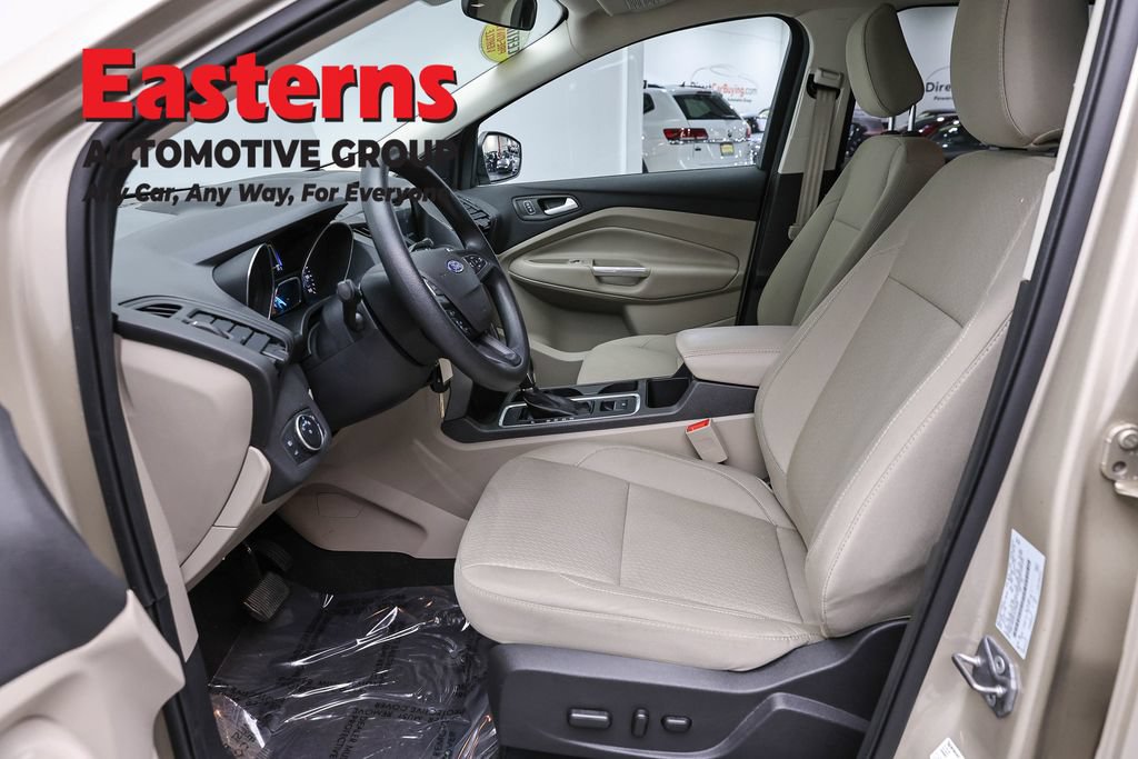 Used 2018 Ford Escape SE w/ SE Sync 3 Package AWD/4WD image 13