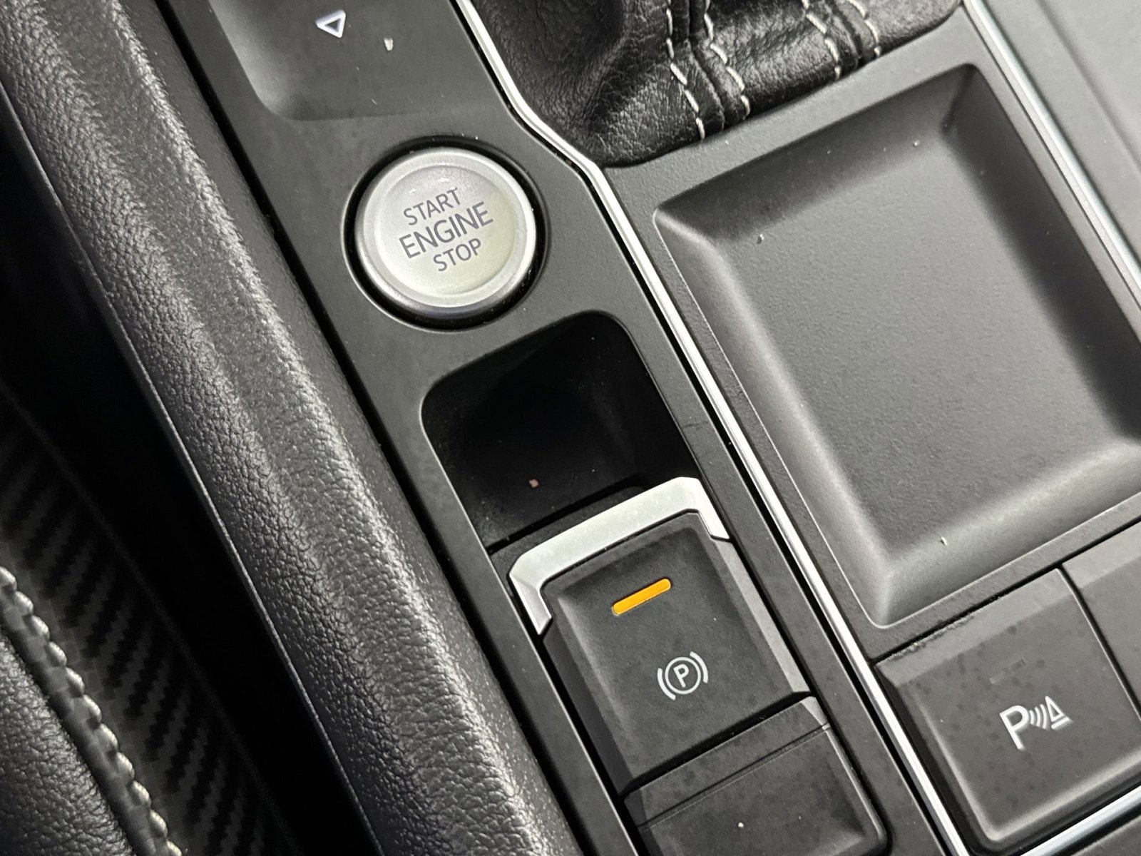 Used 2021 Volkswagen Atlas Cross Sport SE image 34