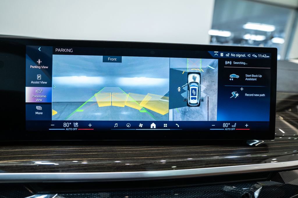 Used 2024 BMW X7 xDrive40i w/ Parking Assistance Package image 25