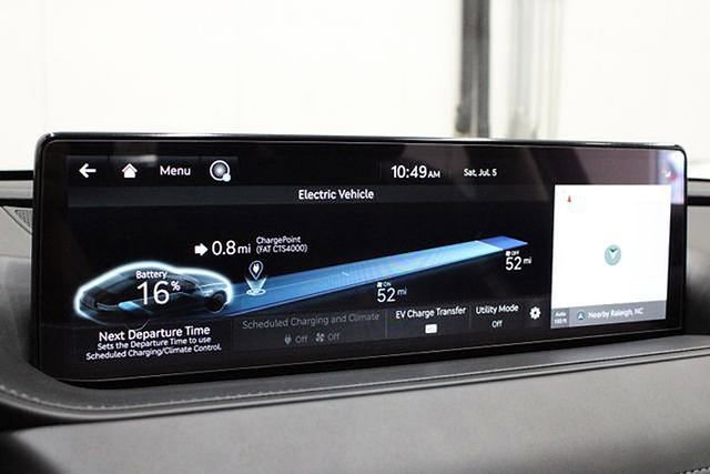 Used 2023 Genesis G80 Base image 37