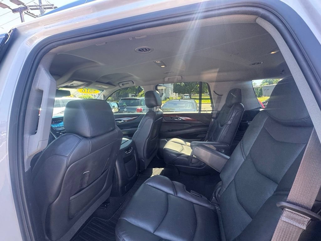 Used 2016 Cadillac Escalade 4WD image 30