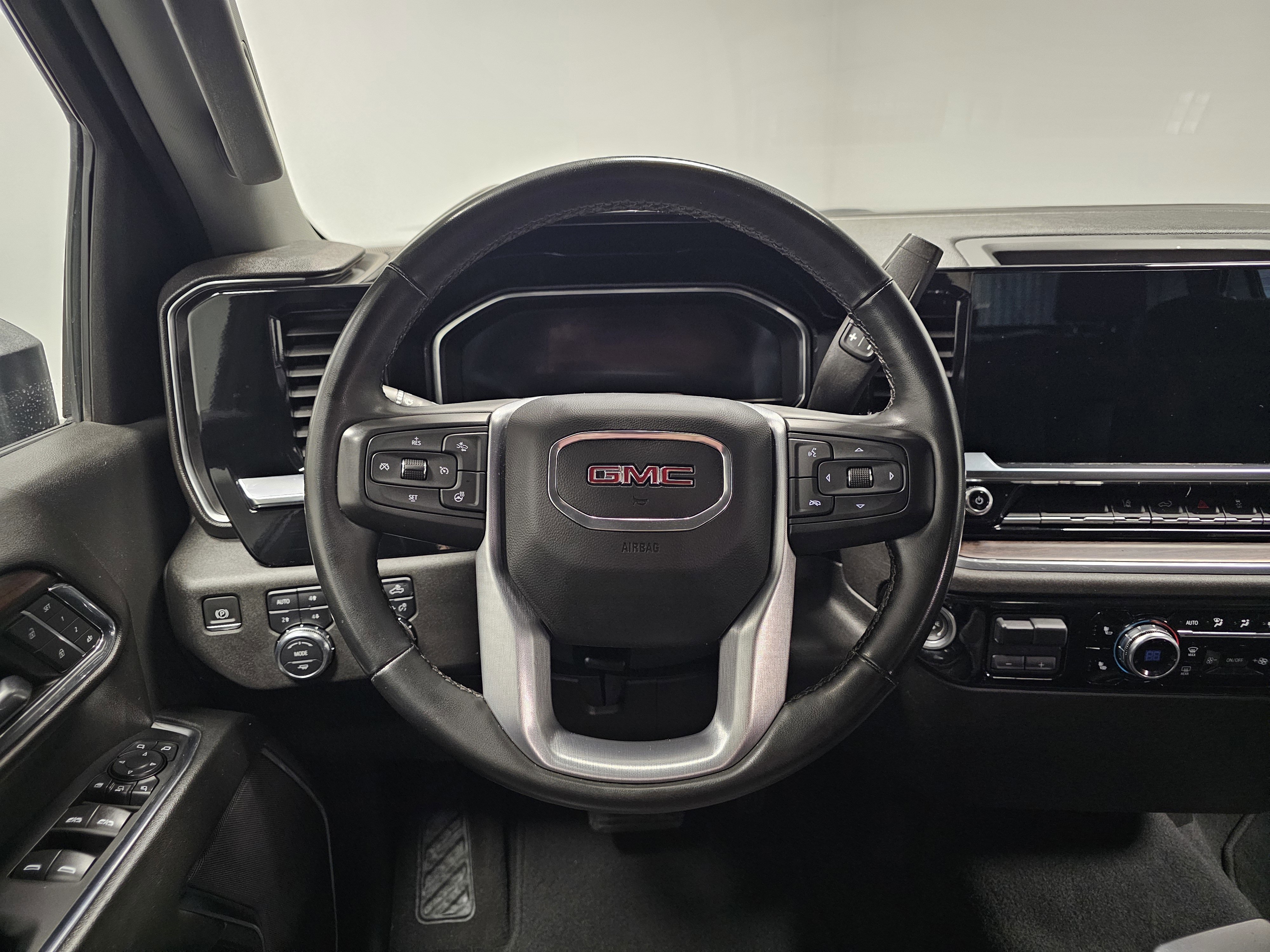 Used 2024 GMC Sierra 2500 SLT image 14