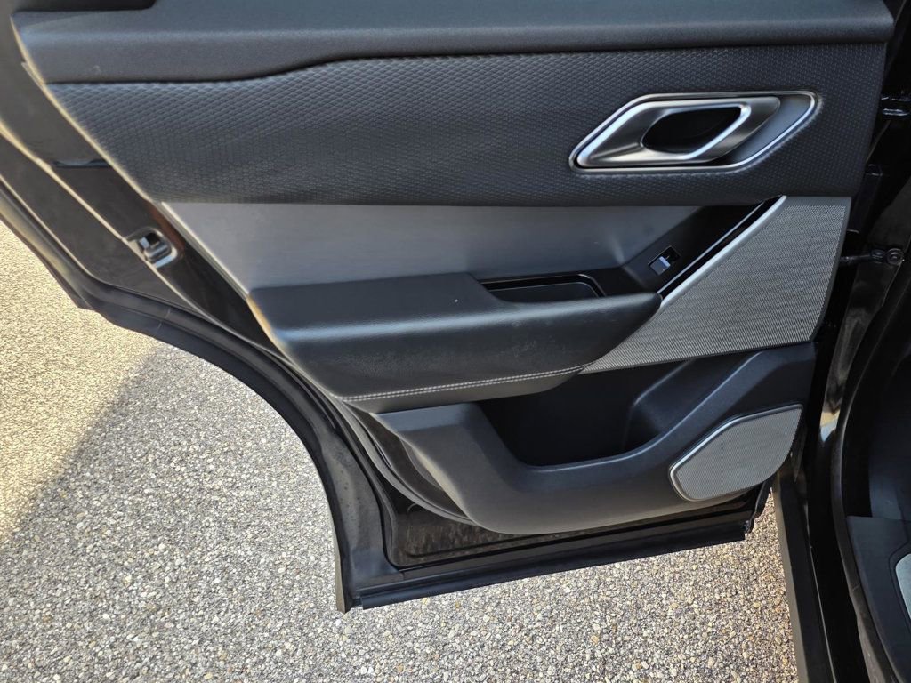 Used 2019 Land Rover Range Rover Velar R-Dynamic SE AWD/4WD image 38