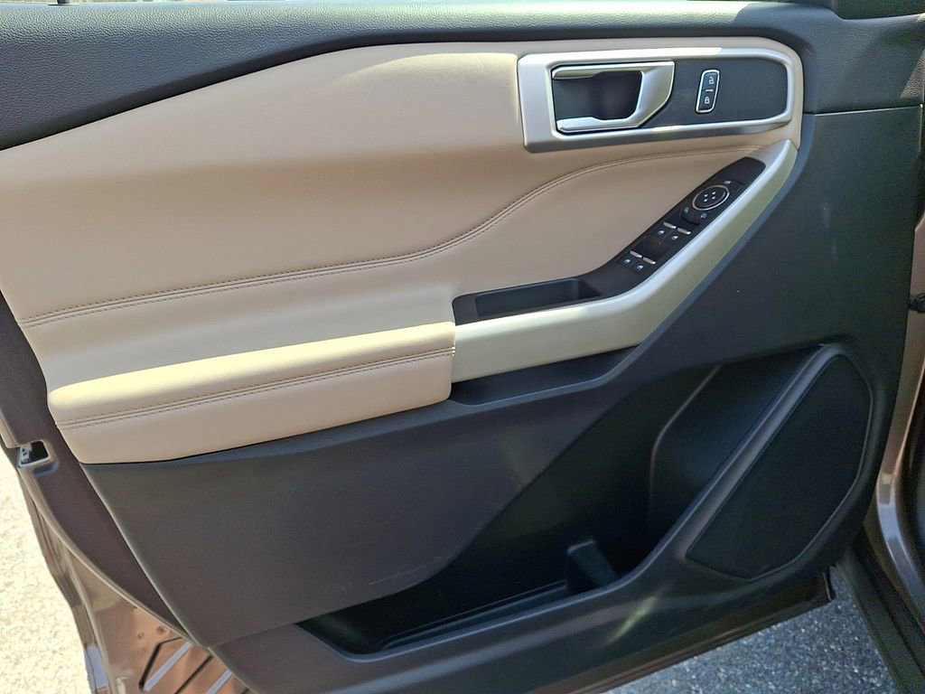 Used 2021 Ford Explorer XLT w/ Equipment Group 202A image 13