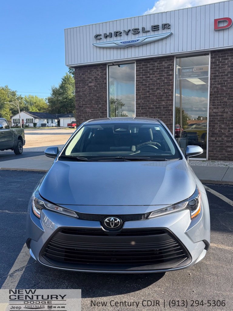 Used 2025 Toyota Corolla LE FWD image 8