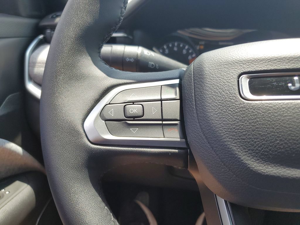 Used 2024 Jeep Compass Latitude w/ Sun and Sound Group AWD/4WD image 28