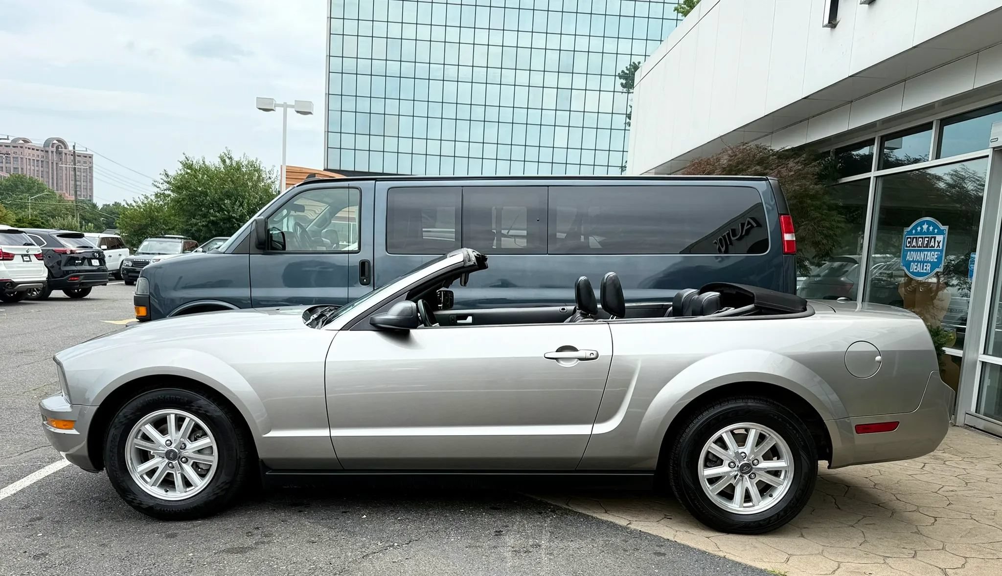 Used 2008 Ford Mustang Convertible RWD image 7