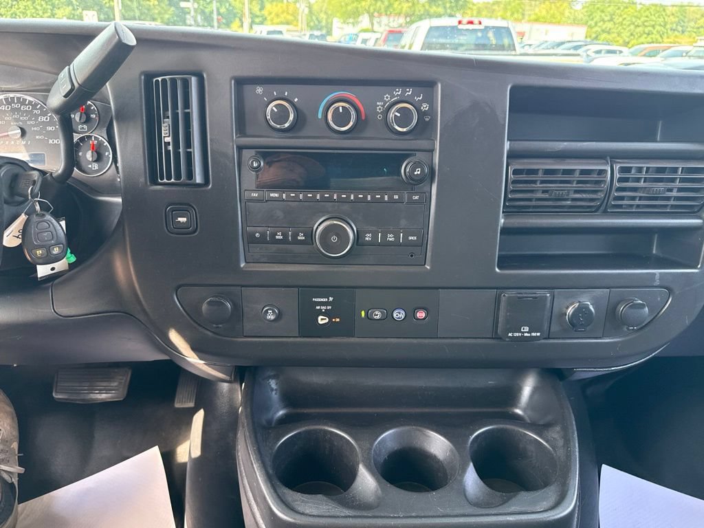 Used 2018 Chevrolet Express 3500 w/ Driver Convenience Package RWD image 7