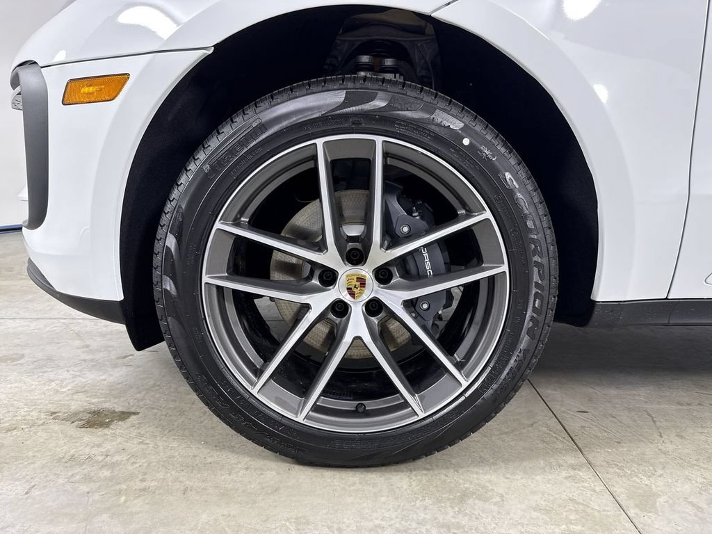 New 2026 Porsche Macan AWD/4WD image 13