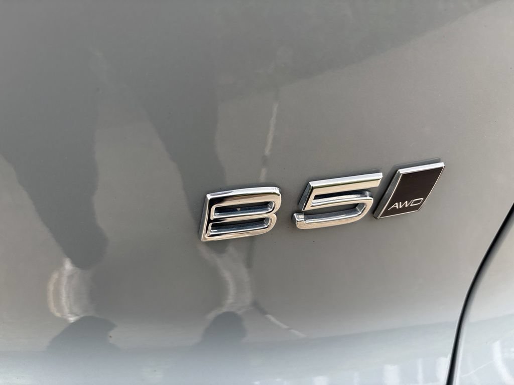 Certified 2024 Volvo XC40 B5 Plus w/ Climate Package AWD/4WD image 9