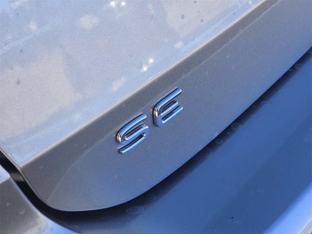 New 2026 Volkswagen Taos SE image 9
