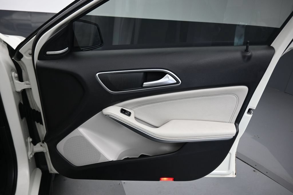 Used 2016 Mercedes-Benz GLA 250 image 38