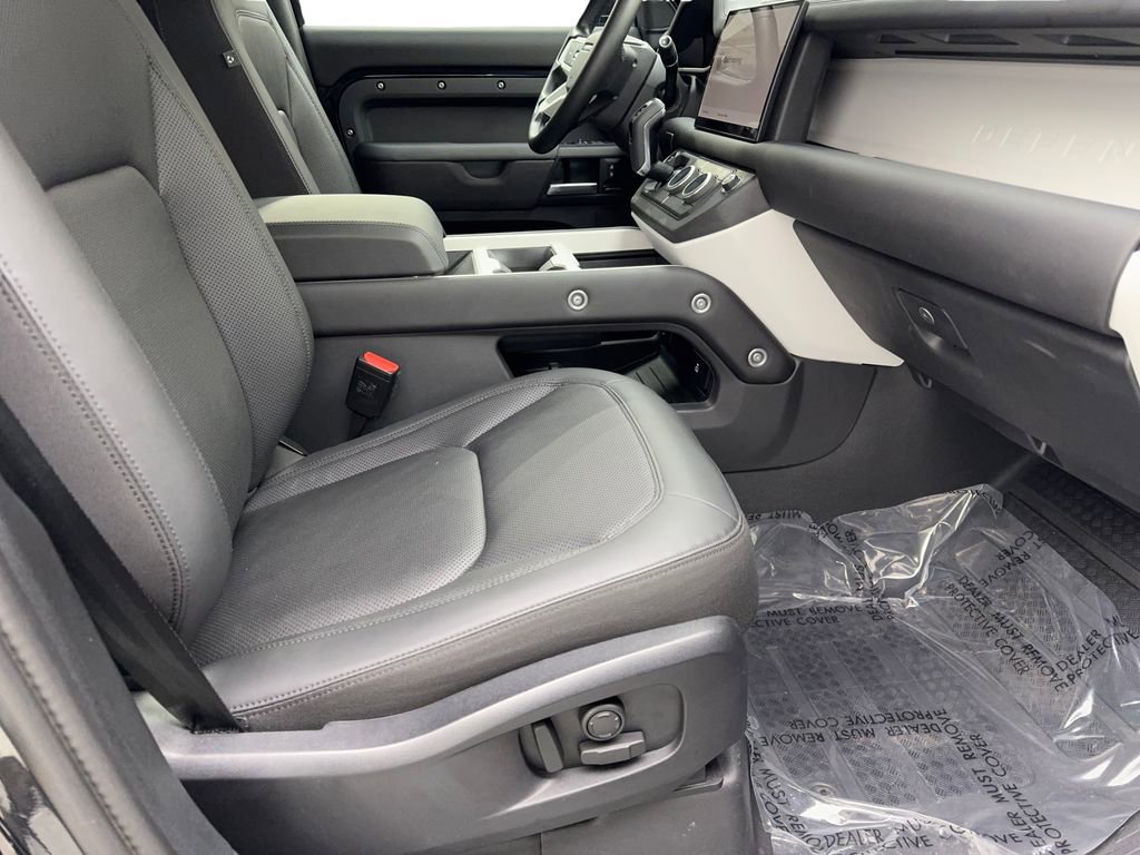 Used 2025 Land Rover Defender 110 S image 43