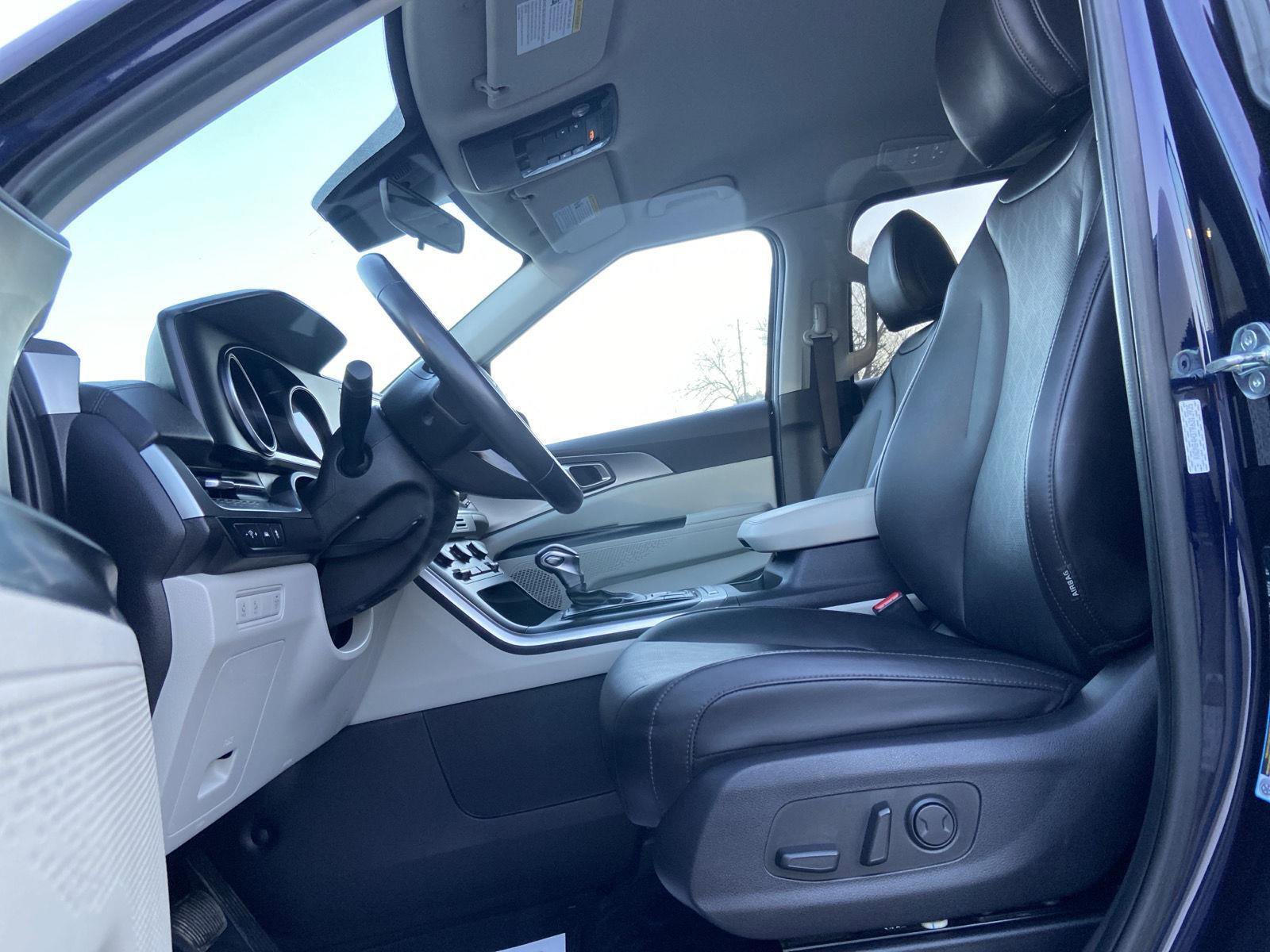 Used 2024 Kia Carnival LX image 15