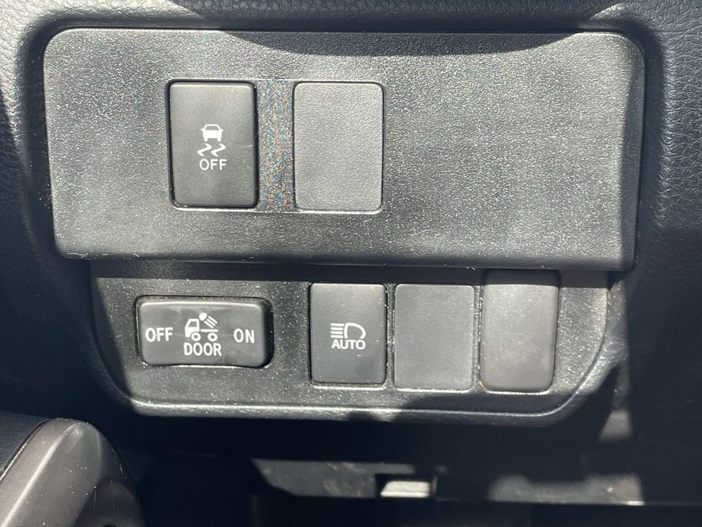 Used 2022 Toyota Tacoma SR5 w/ Technology Package RWD image 21