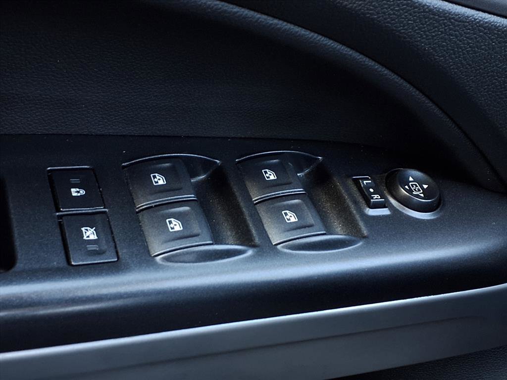 Used 2022 Chevrolet Colorado LT w/ LT Convenience Package image 16