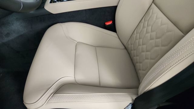 New 2026 Volvo XC90 T8 Plus w/ Protection Package Premier AWD/4WD image 13