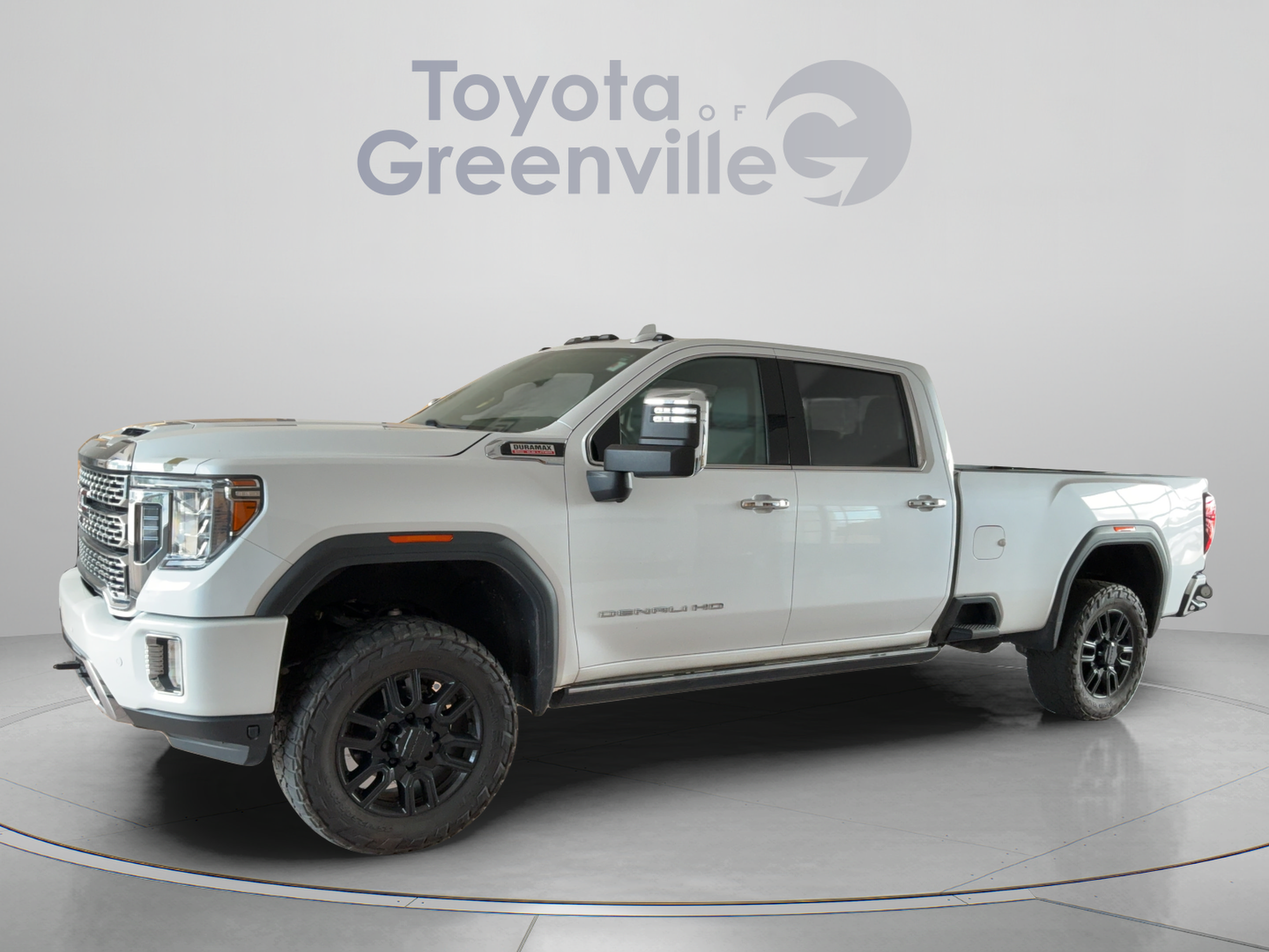 Used 2022 GMC Sierra 3500 Denali w/ Denali Ultimate Package AWD/4WD image 2