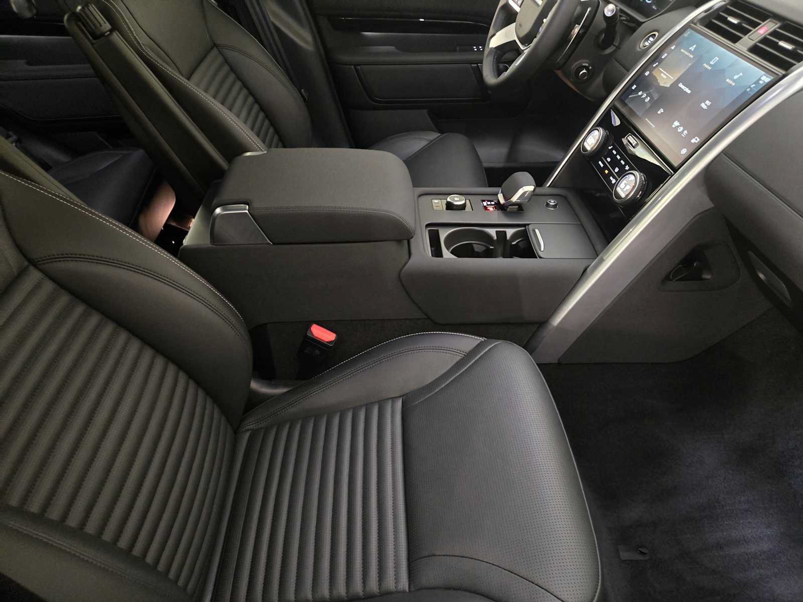 Used 2026 Land Rover Discovery S AWD/4WD image 3