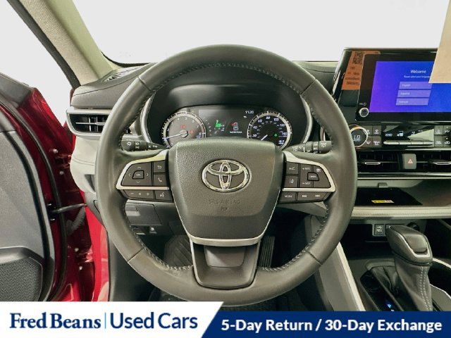 Used 2023 Toyota Highlander XLE AWD/4WD image 15