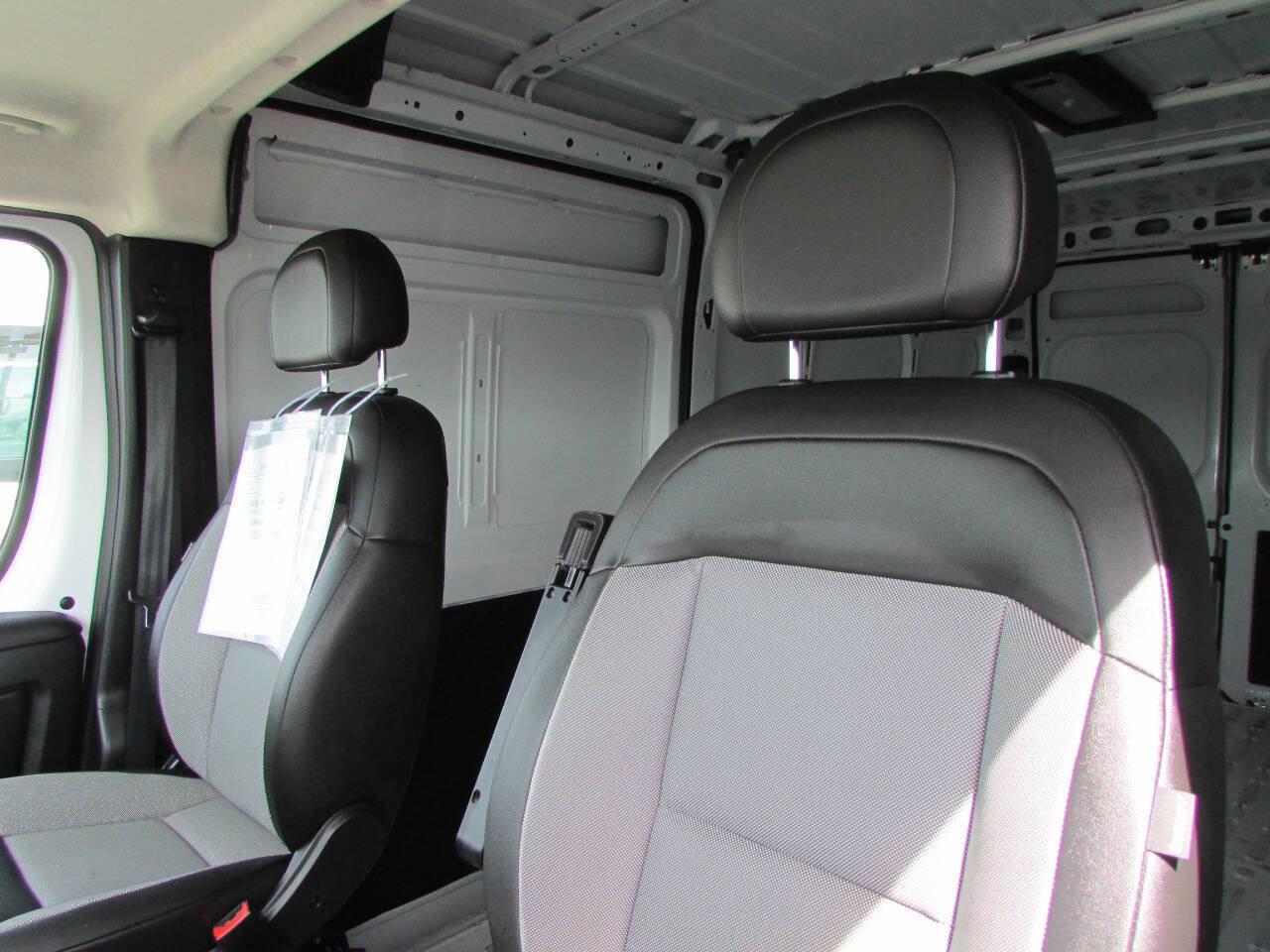 Used 2025 RAM ProMaster 3500 w/ Convenience Group FWD image 14