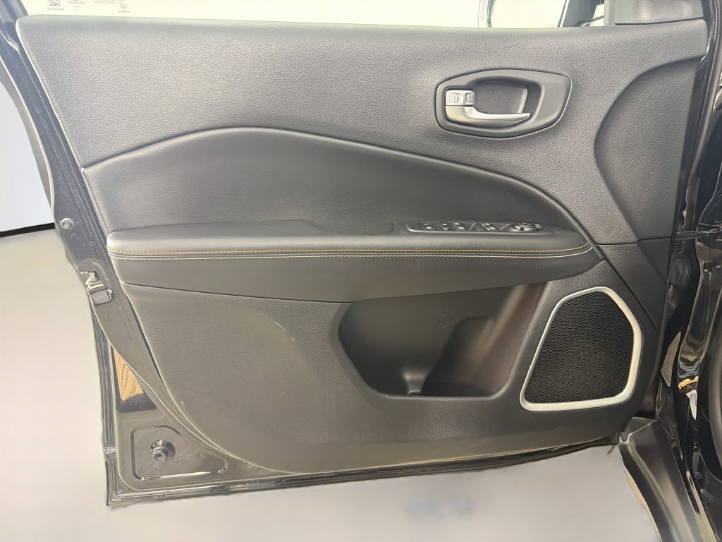Used 2018 Jeep Compass Latitude w/ Popular Equipment Group AWD/4WD image 24