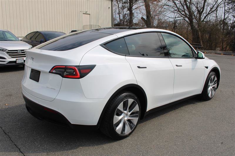 Used 2022 Tesla Model Y Long Range image 8