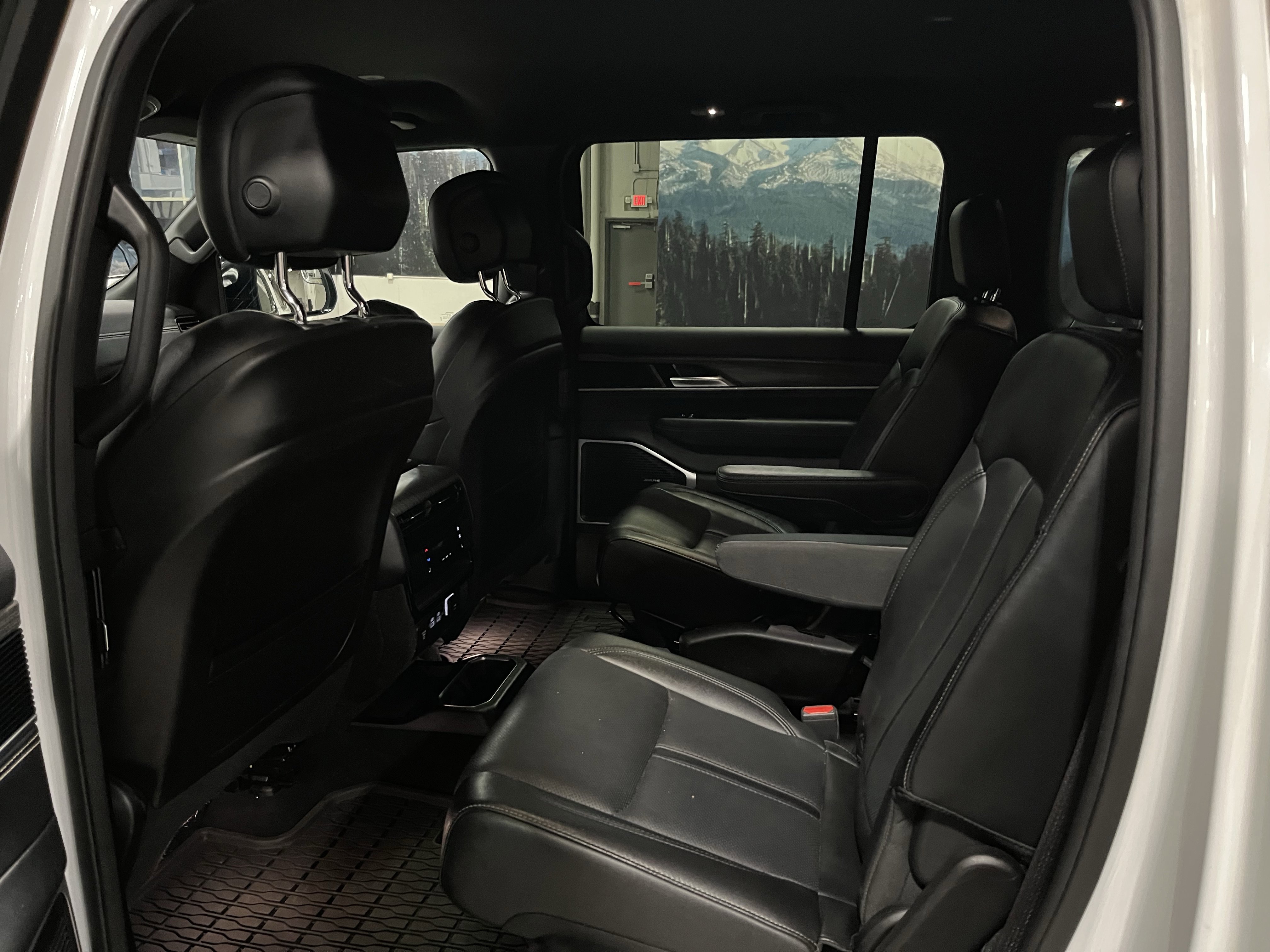 Certified 2024 Jeep Wagoneer Series III image 14