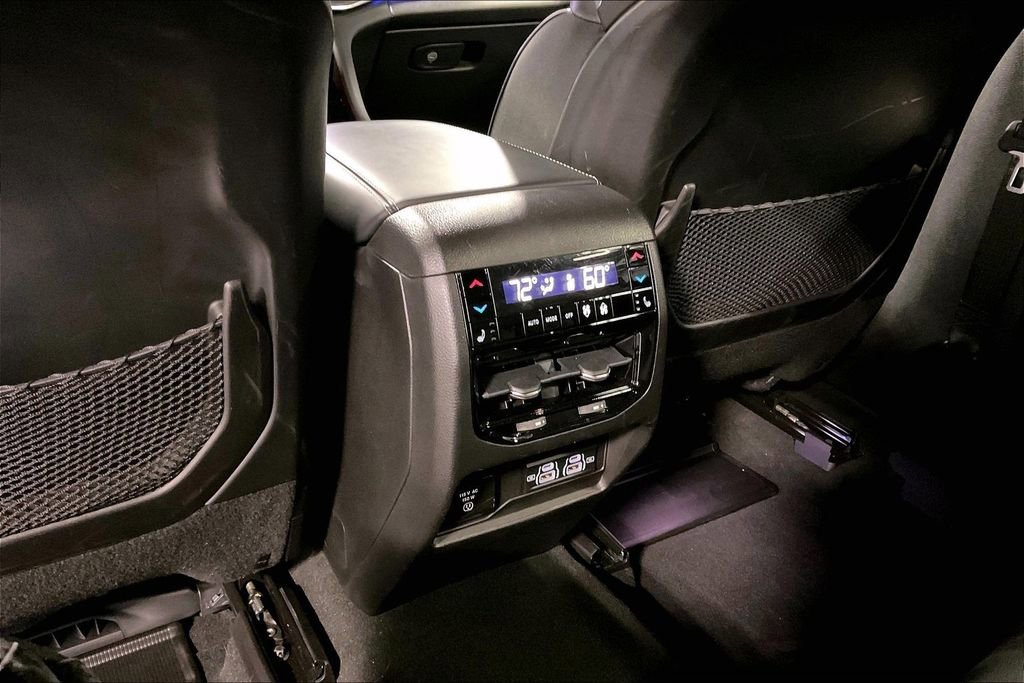 Used 2022 Jeep Grand Cherokee Overland w/ Adv Protech Group III image 32