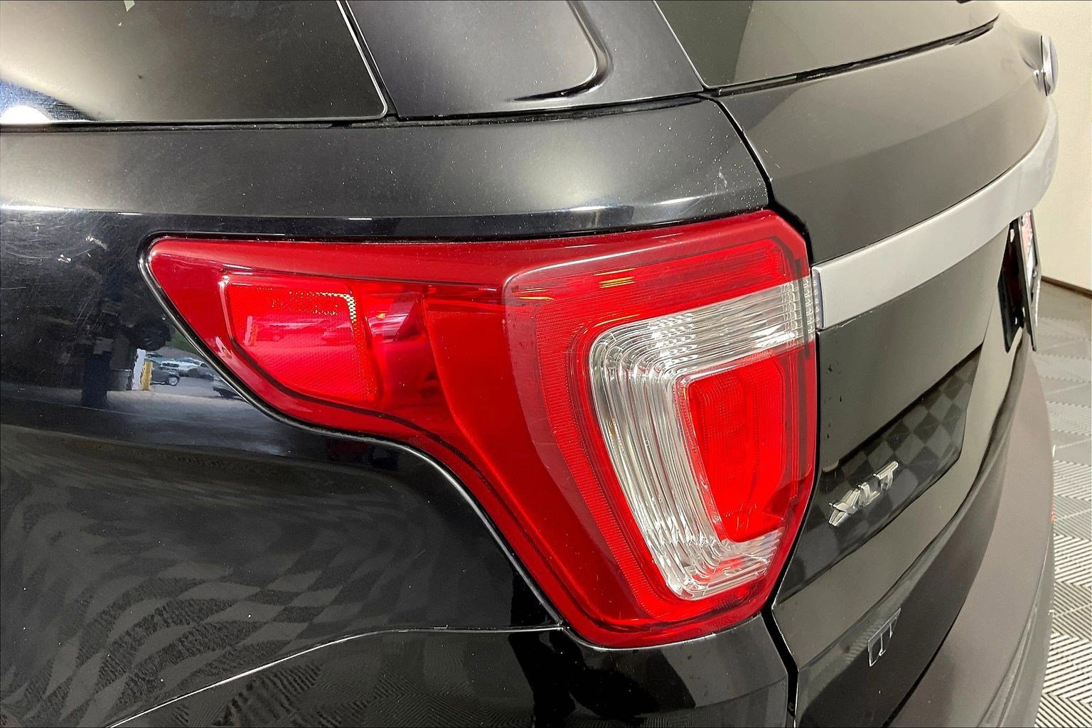 Used 2016 Ford Explorer XLT w/ Equipment Group 202A image 23