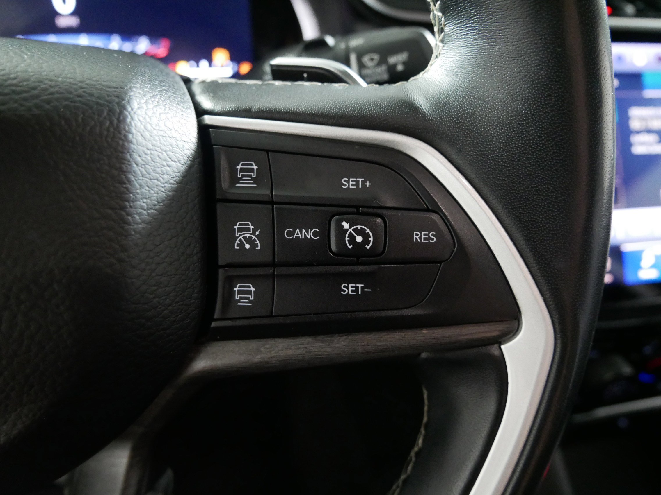 Used 2022 Jeep Grand Cherokee L Limited w/ Luxury Tech Group II image 28