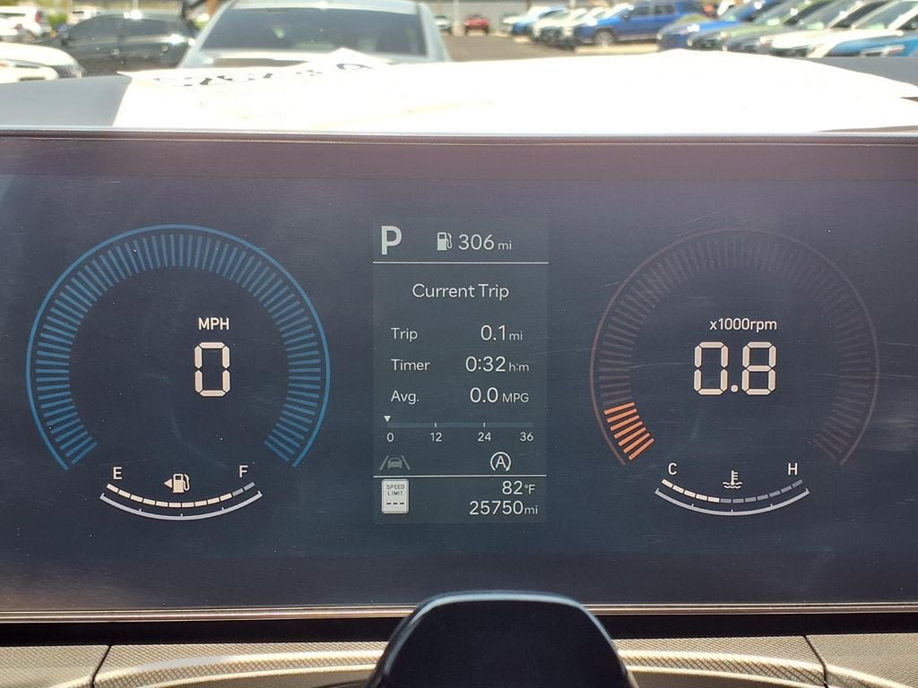 Used 2025 Hyundai Santa Fe SEL FWD image 3