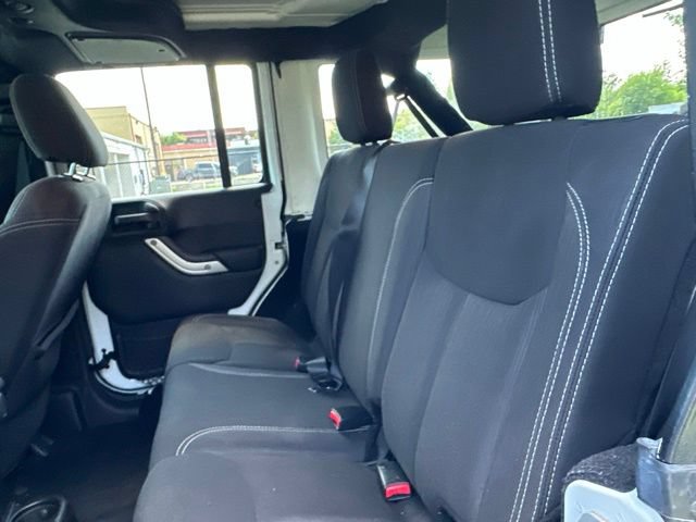 Used 2015 Jeep Wrangler Unlimited Rubicon AWD/4WD image 16