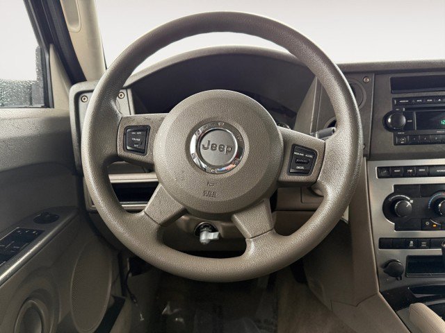 Used 2007 Jeep Commander Sport image 4