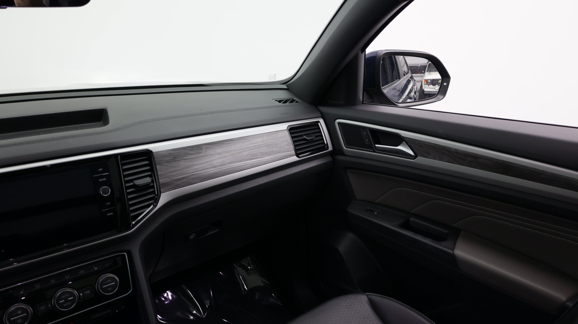 Used 2023 Volkswagen Atlas Cross Sport SE w/ Panoramic Sunroof Package FWD image 29