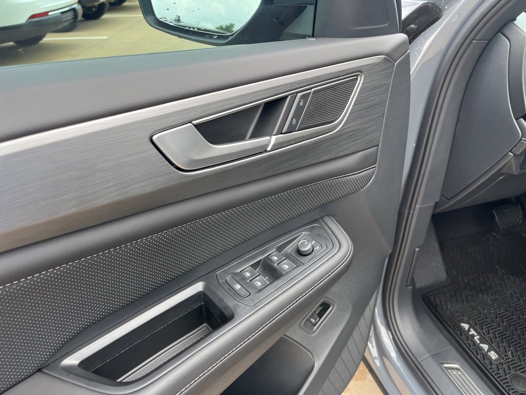 New 2025 Volkswagen Atlas Cross Sport SE image 8