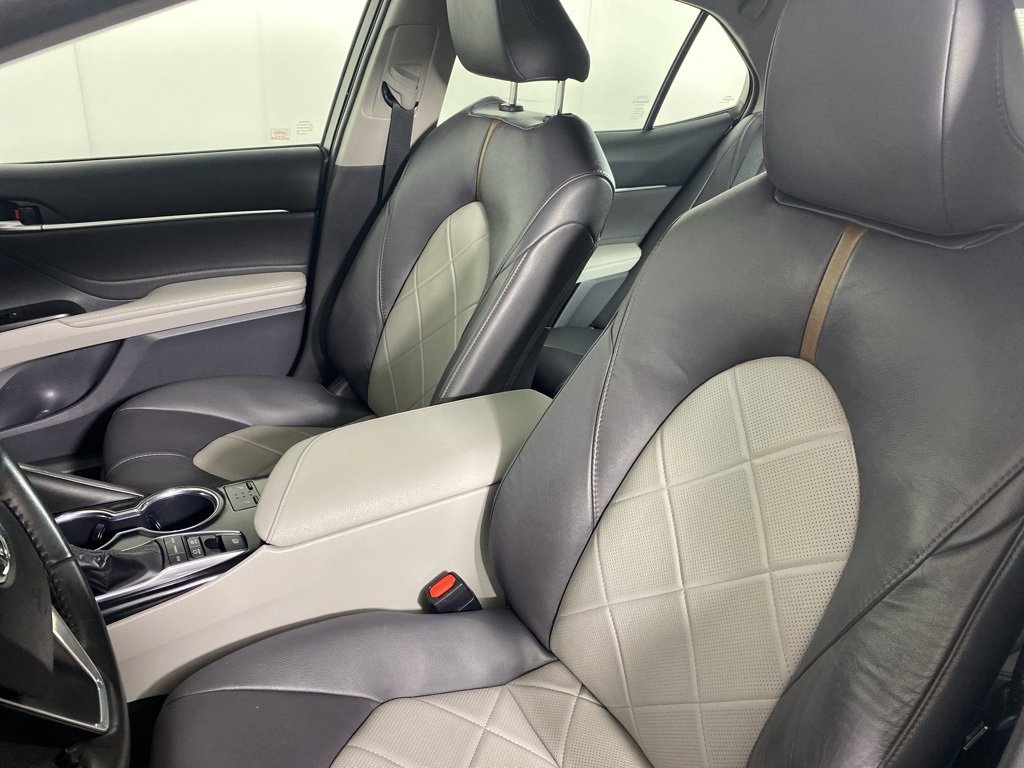 Used 2018 Toyota Camry XLE image 11