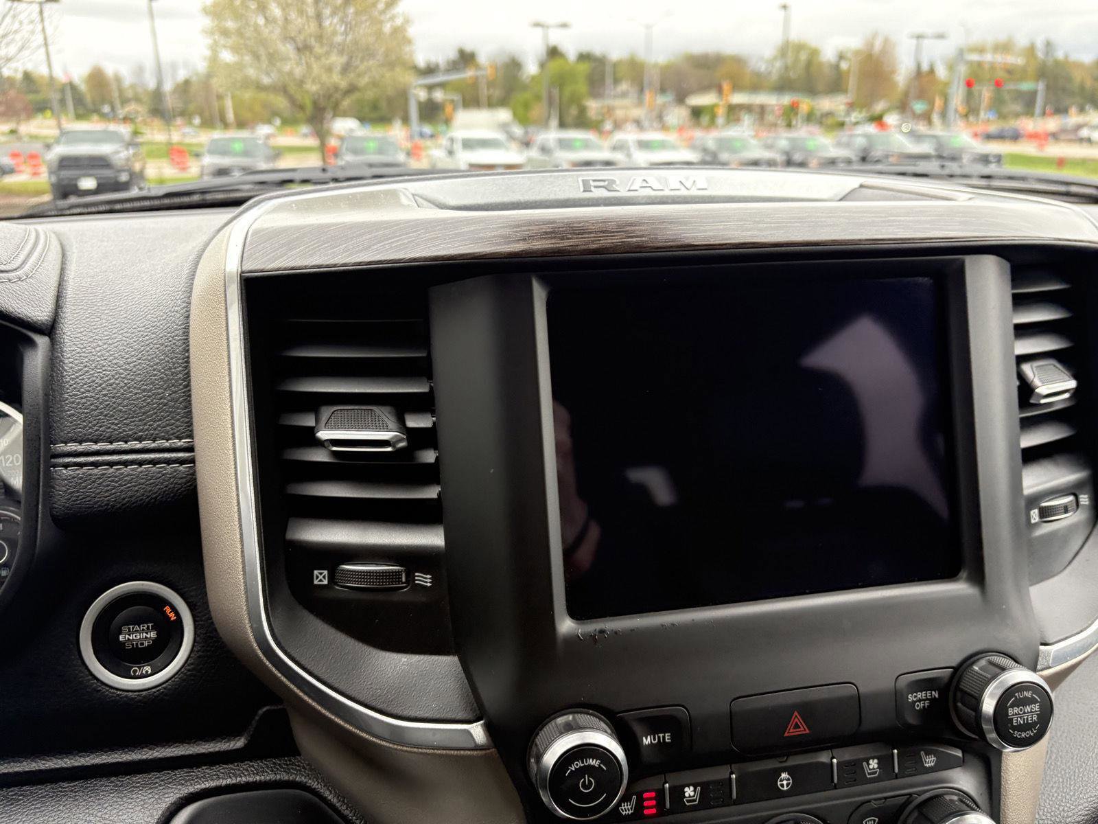 Used 2020 RAM 1500 Laramie AWD/4WD image 10