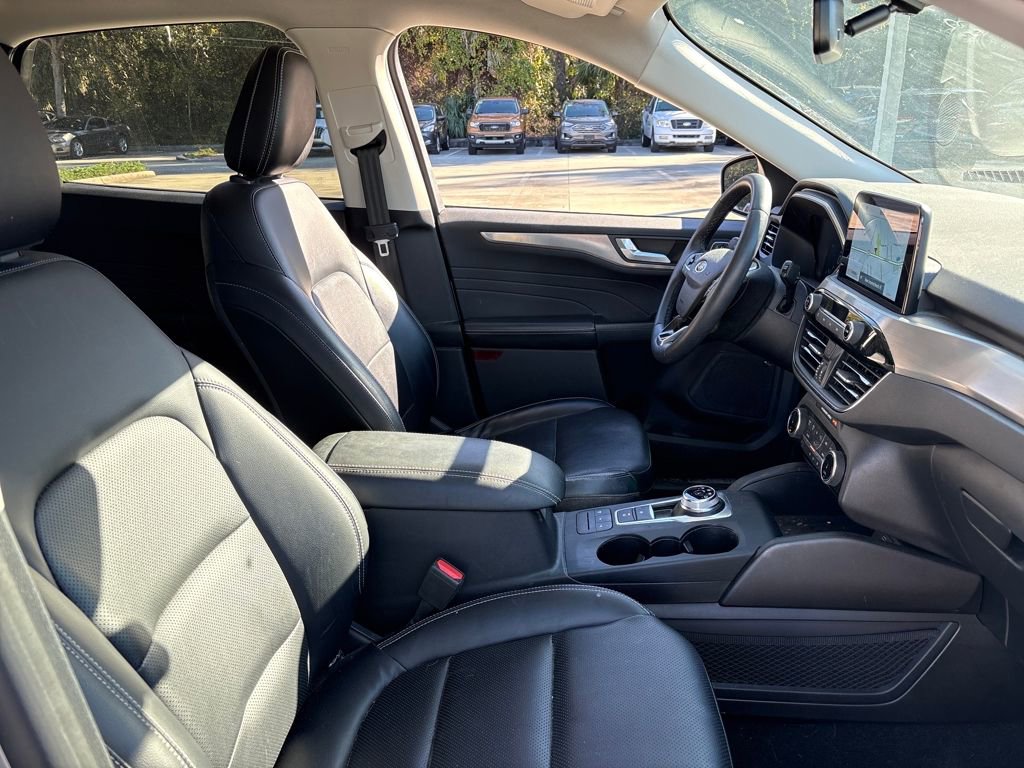 Used 2022 Ford Escape Titanium image 28
