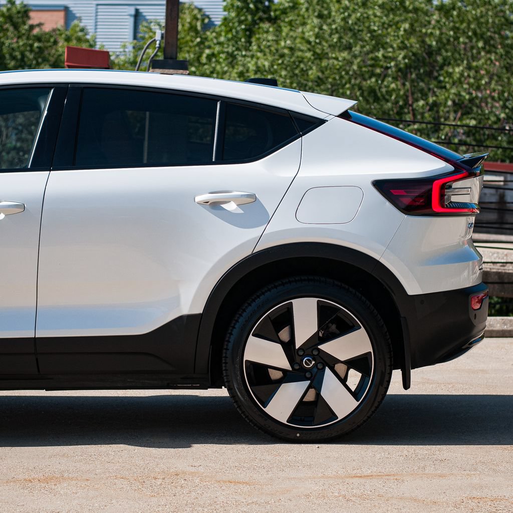 Certified 2023 Volvo C40 P8 Recharge Ultimate AWD/4WD image 4