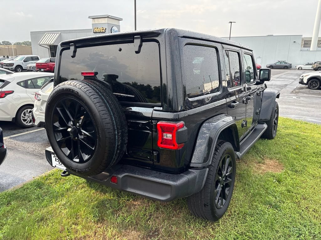 Used 2025 Jeep Wrangler Unlimited Sahara AWD/4WD image 3