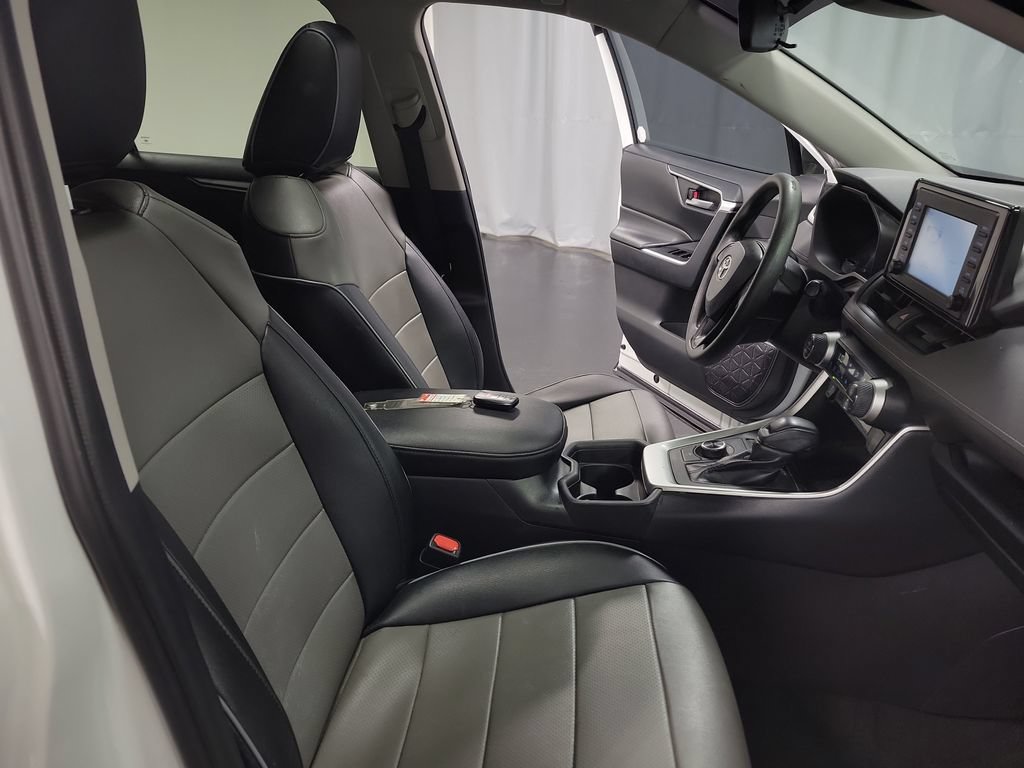 Used 2019 Toyota RAV4 XLE w/ Carpet Mat Package AWD/4WD image 29